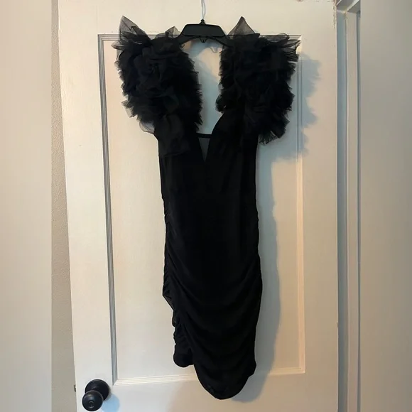 Elegant Black Ruffled Dress - Picture 3 of 4